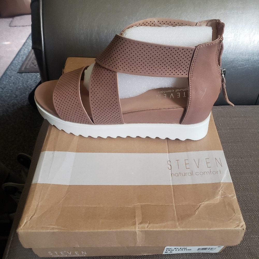 Shoes - Picture 3 of 4